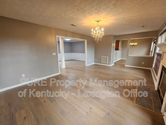 Building Photo - 528 Newbury Way