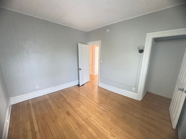 Building Photo - Single Family Home Located Near Medical Mi...