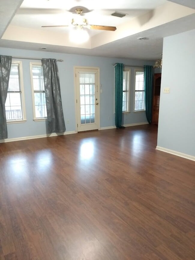 Building Photo - 2140 Cedar Oaks Dr