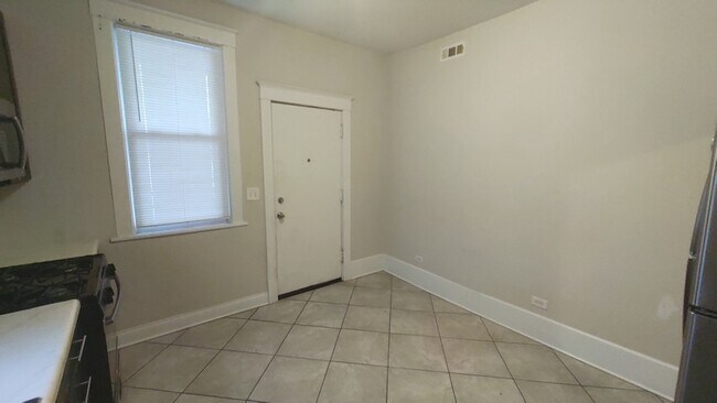 Building Photo - 111 N Center St