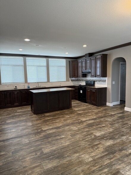 Building Photo - 819 Dianne Dr