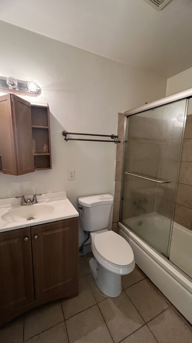 Building Photo - ** Move in special $1995 moves you in - Includes Deposit and January 2026 Rent. ** Updated interi...