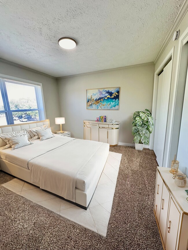 Move in by 10/31/2024 and get 600 off you... 1104 Mazatlan Cir