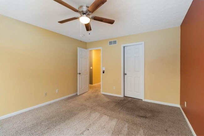 Building Photo - 5825 Crescent Ridge Dr