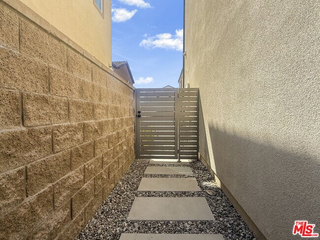 Building Photo - 20629 W Chestnut Cir