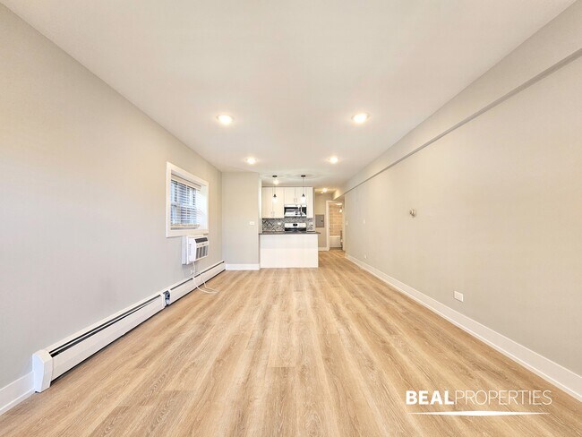 Building Photo - 553 W Stratford Pl
