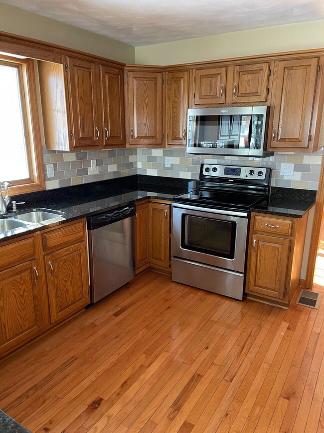 Building Photo - Spacious 3 Bedroom Ranch with finished basement available July!