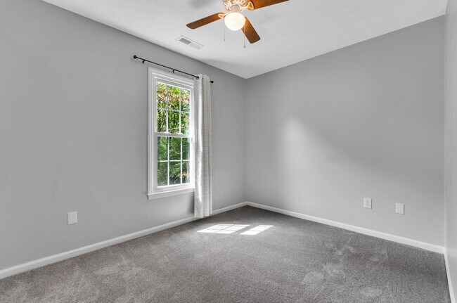 Building Photo - 517 Laurel Tree Ln