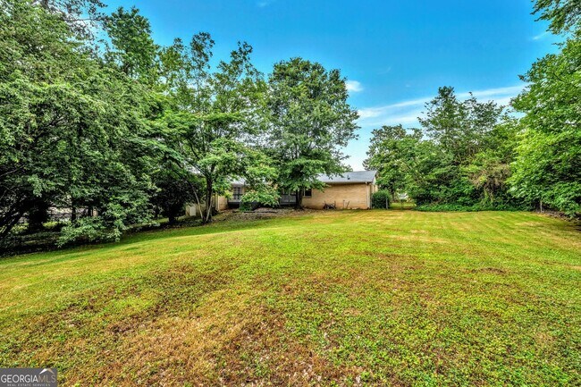 Building Photo - 801 Mockingbird Ln