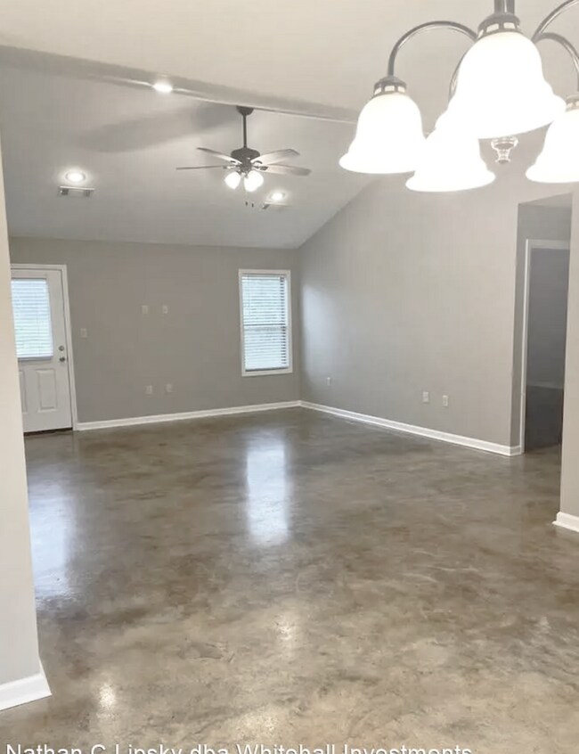 Building Photo - 4832 Wildwood Ln