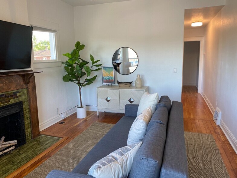 Building Photo - 1703 S 700 E