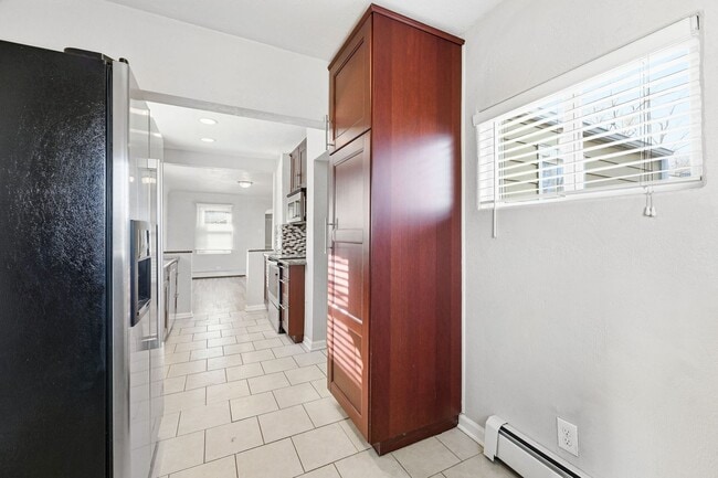 Building Photo - 3 Bed - 2 Bath home in Englewood!