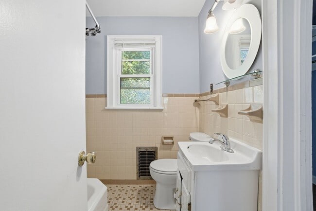 Building Photo - 4BR / 2BA House Near ODU