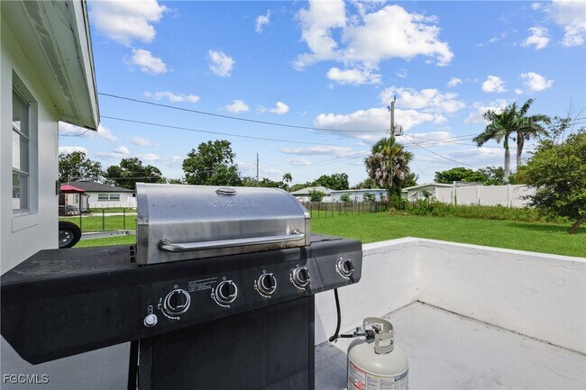 Building Photo - 1661 Coronado Rd