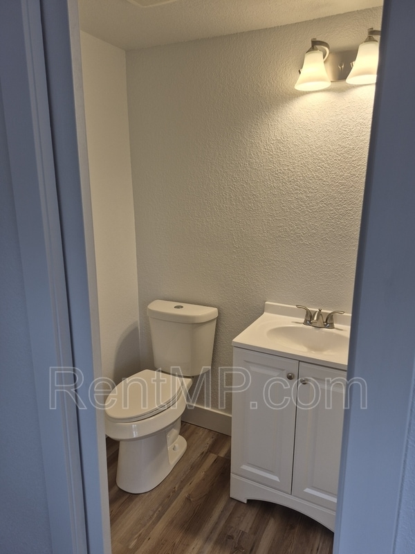 Building Photo - 1012 S Lansing St