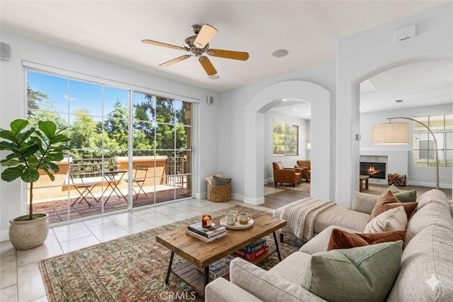 Building Photo - 10 Bravo Ln