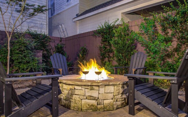 Building Photo - 2323 Woodhead St