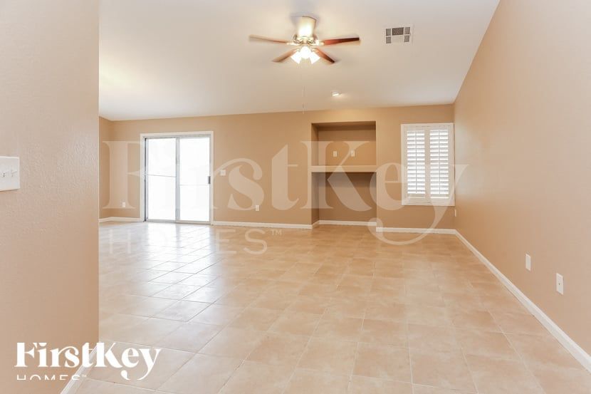 Building Photo - 1118 Sport of Kings Ave