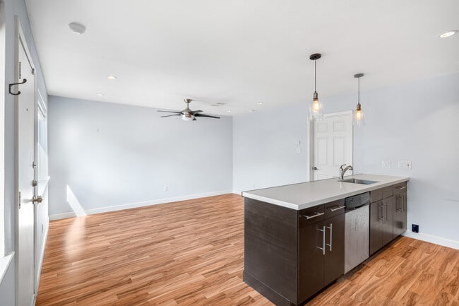 Building Photo - 309 Stratford St