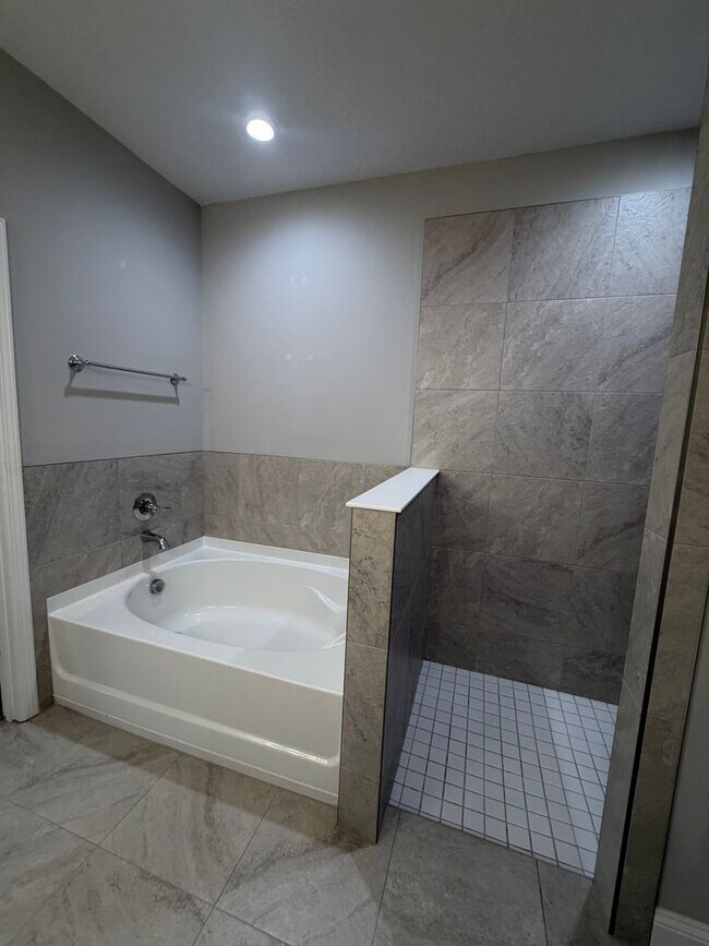 Building Photo - 158 The Villas Wy