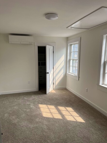 Building Photo - 169 E Main St