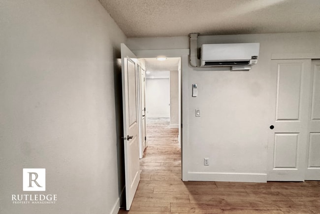 Building Photo - 855 E 9th St