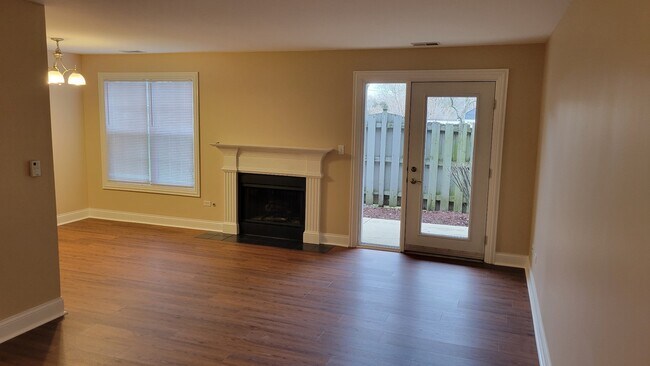 Building Photo - 15 Foxcroft Rd