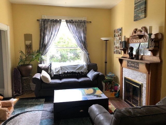 Living room - 2227 N Marion St