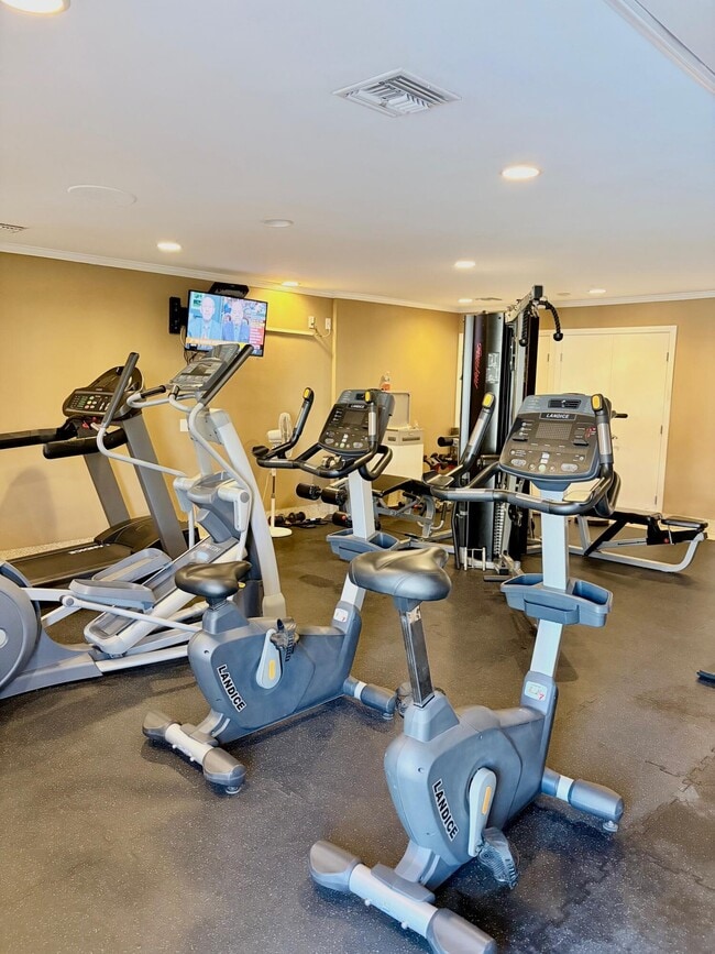 Building Photo - 43376 Cook St