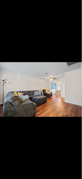 Building Photo - 245 Winding River Dr