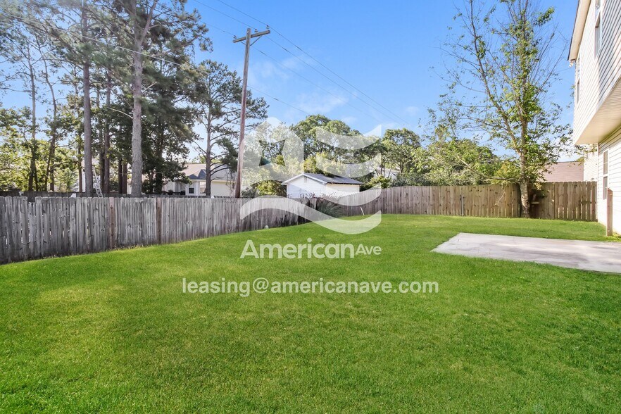 Building Photo - 402 Castle Ridge Dr