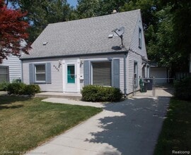 Building Photo - 2205 E 10 Mile Rd