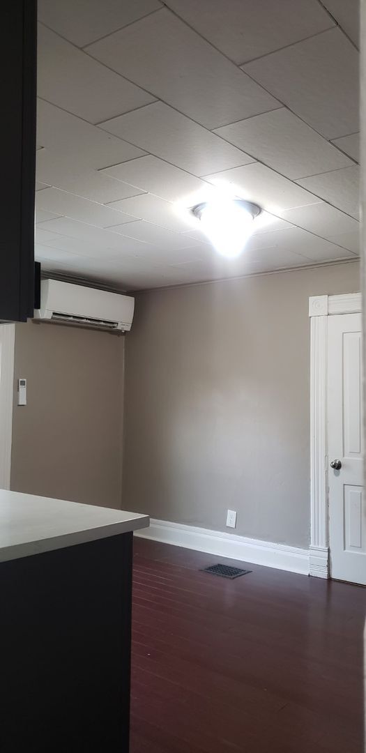 Building Photo - One bedroom, one bath upper unit located i...