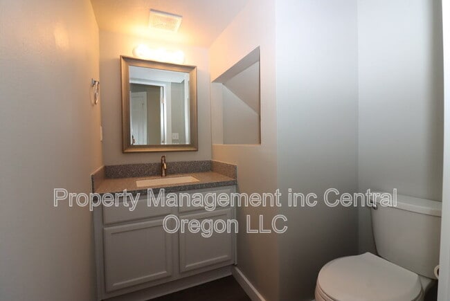 Building Photo - 1472 NE Whisper Ridge Dr