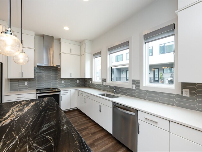Building Photo - 1207 E 36th St