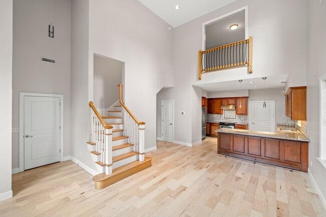 Building Photo - Spacious, Beautiful East Asheville Home