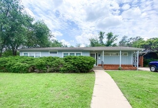 Building Photo - 3-Bedroom Home with Large Backyard!