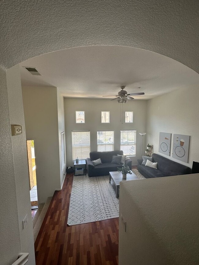 Building Photo - Stunning 3-Bedroom, 2.5-Bath Townhome in the Heart of Torrey Highlands – A Must-See!