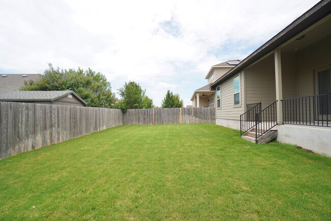 Building Photo - 6650 Verona Pl