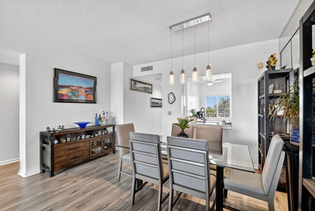 Building Photo - 6193 Pointe Regal Cir