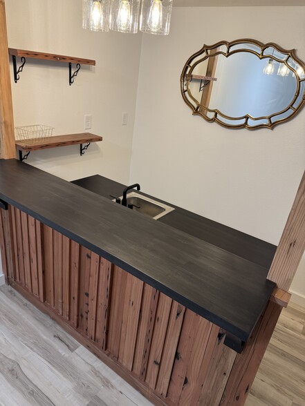 Wet bar - 825 11th Ave W