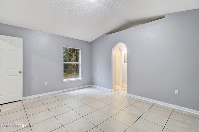 Building Photo - 13002 Viburnum Dr S