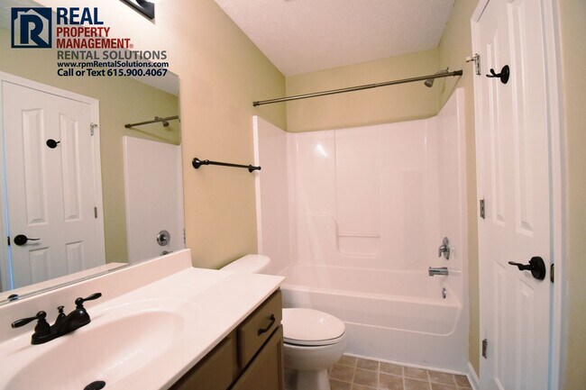 Building Photo - Two bedroom townhome in GREAT location! Wa...