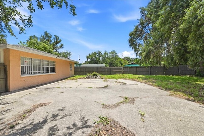 Building Photo - 808 S Ivey Ln