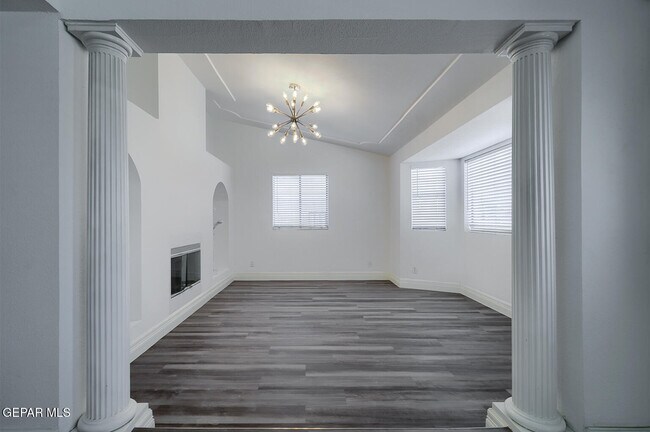 Building Photo - 9709 Vallarta Dr