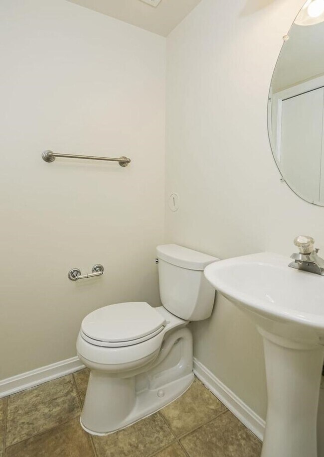 Building Photo - Three level townhome in Taskers Chance available mid June!