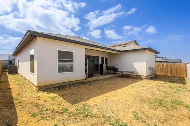 Building Photo - 1512 Latigo Lp