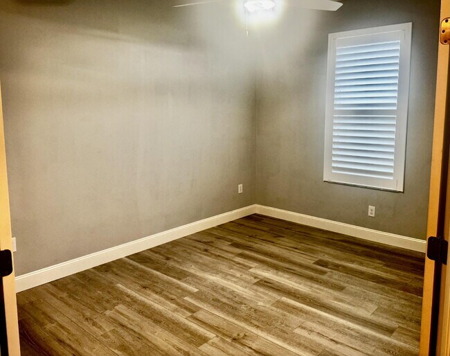 Building Photo - "Charming 2-Bedroom Brooksville Retreat with Stylish Granite Touches – 1983 Sq. Ft. of Comfort!" ...