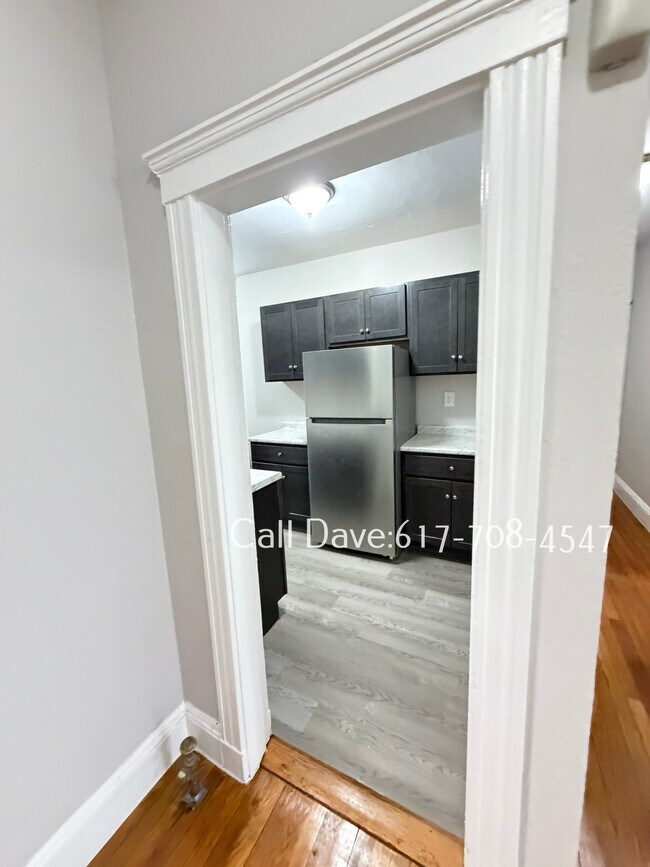 Building Photo - 47 Linden St