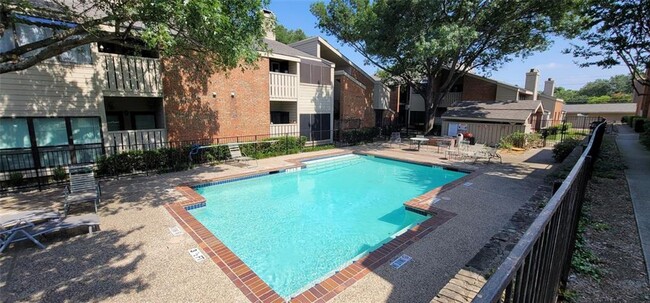 Building Photo - Centrally Located 2 Bed 1 Bath Condo